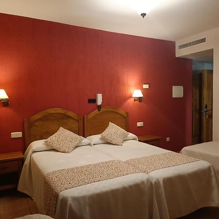 Hostal Decerca Pradena Ruang foto