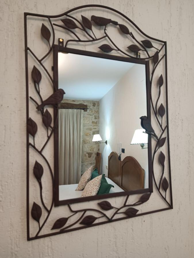 Hostal Decerca Pradena Bagian luar foto
