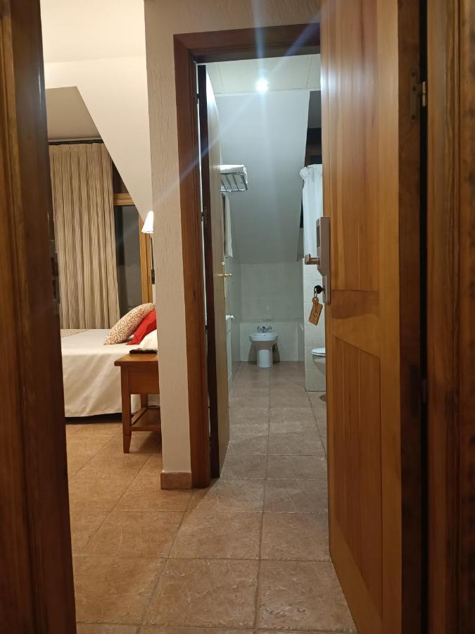 Hostal Decerca Pradena Ruang foto