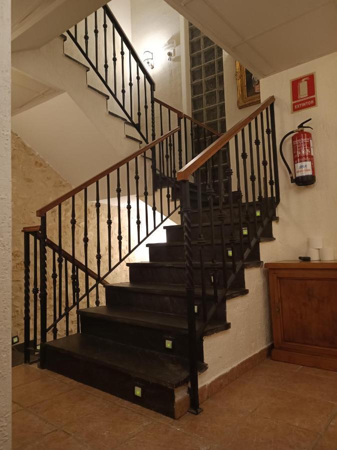 Hostal Decerca Pradena Bagian luar foto