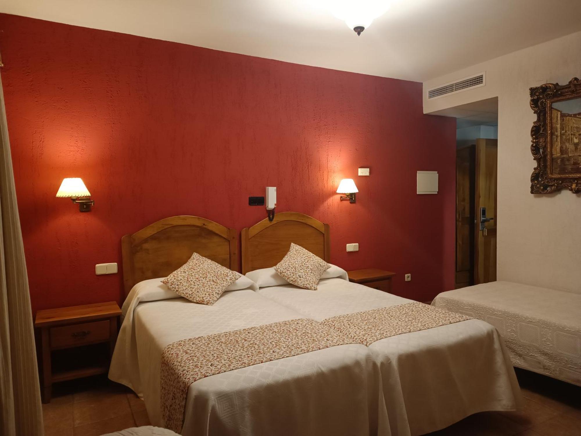 Hostal Decerca Pradena Ruang foto