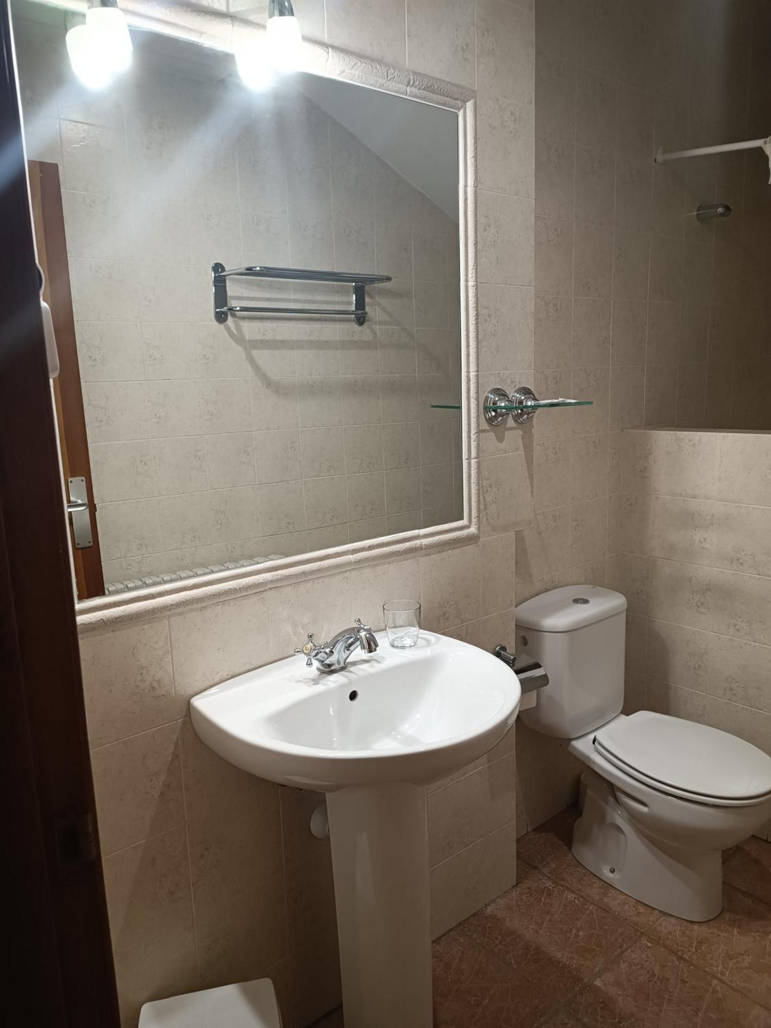 Hostal Decerca Pradena Ruang foto