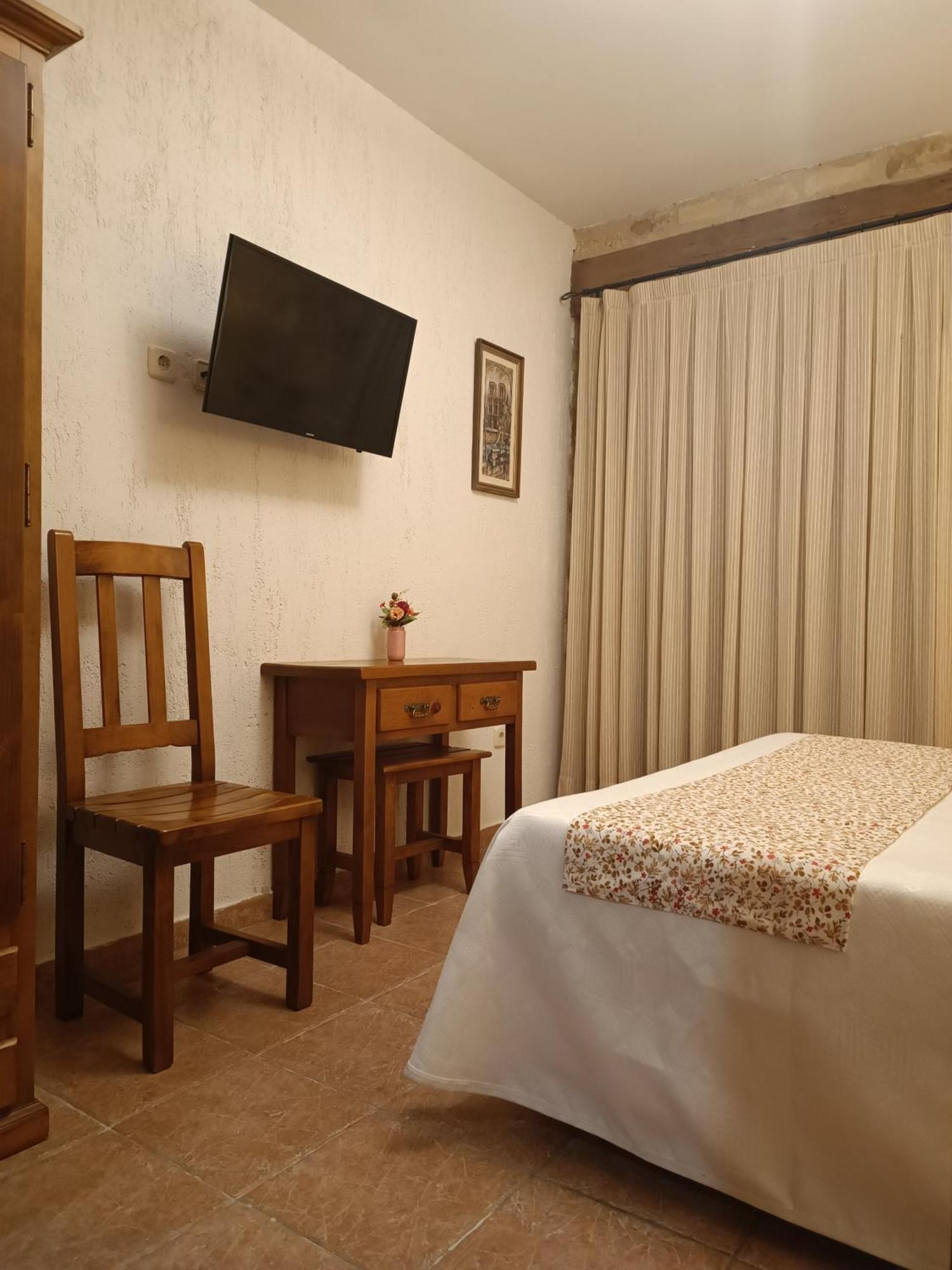Hostal Decerca Pradena Ruang foto